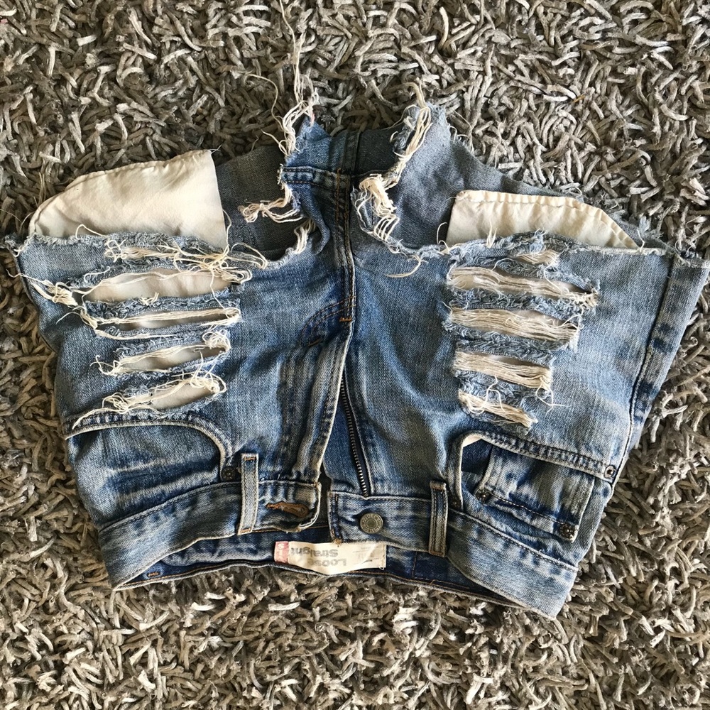 Bundle Levi’s high waist shorts and nic & jo top